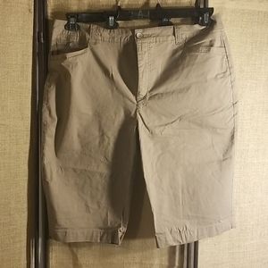 Khaki Bermuda, shorts